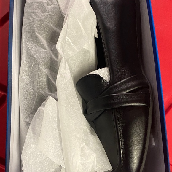 Easy Street Black Loafers for Women - Picture 6 of 6